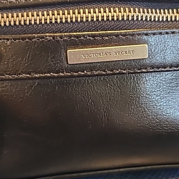 Victoria Secret black bag. Pink lining.. L. 10"X6"X2" 10" Drop.(#1453A) GUC. - Picture 3 of 16